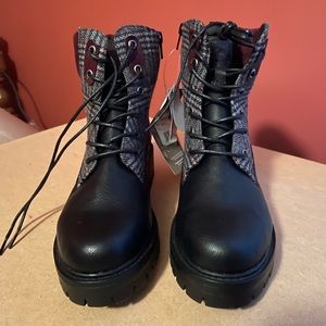 Muk luks plaid boots womens 8 brand new